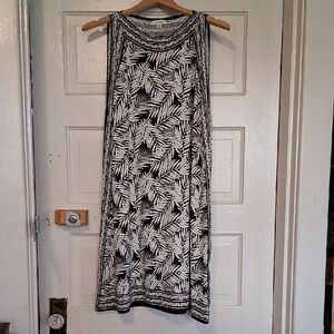 Max Studio Black & White Tropical Print Dress